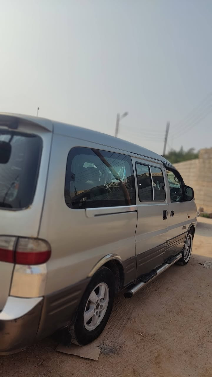 السلام عليكم ستاركس 2007 للببيع مسكر اوتو ررقم بصره انكليزي مححرك كير اكسل. كفاله سياره خاليه من الضربه فقط صبغ بلصفحه اليمنه السياره بسمي تبريد شغال السعر 75 قفل مكاني بصره رقم الهاتف ***********
