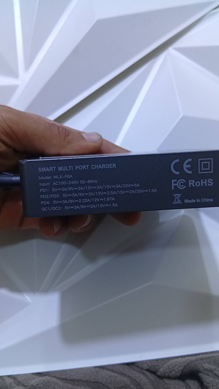 شعدكم غراض نزلو بتعليقات 
شاحن ٦ منافذ  يشحن لابتوب وجميع الأجهزة. فولتيه حقيقة  
قطعه حلوه ومرتبه جماعت تليفونات يعرفون. اسعارهن  قيم بما يرضي الله


**إذا كنت صاحب هذا الإعلان وتريد حذفه لأي سبب، رجاءا أرسل رسالة إلى الدعم الفني**