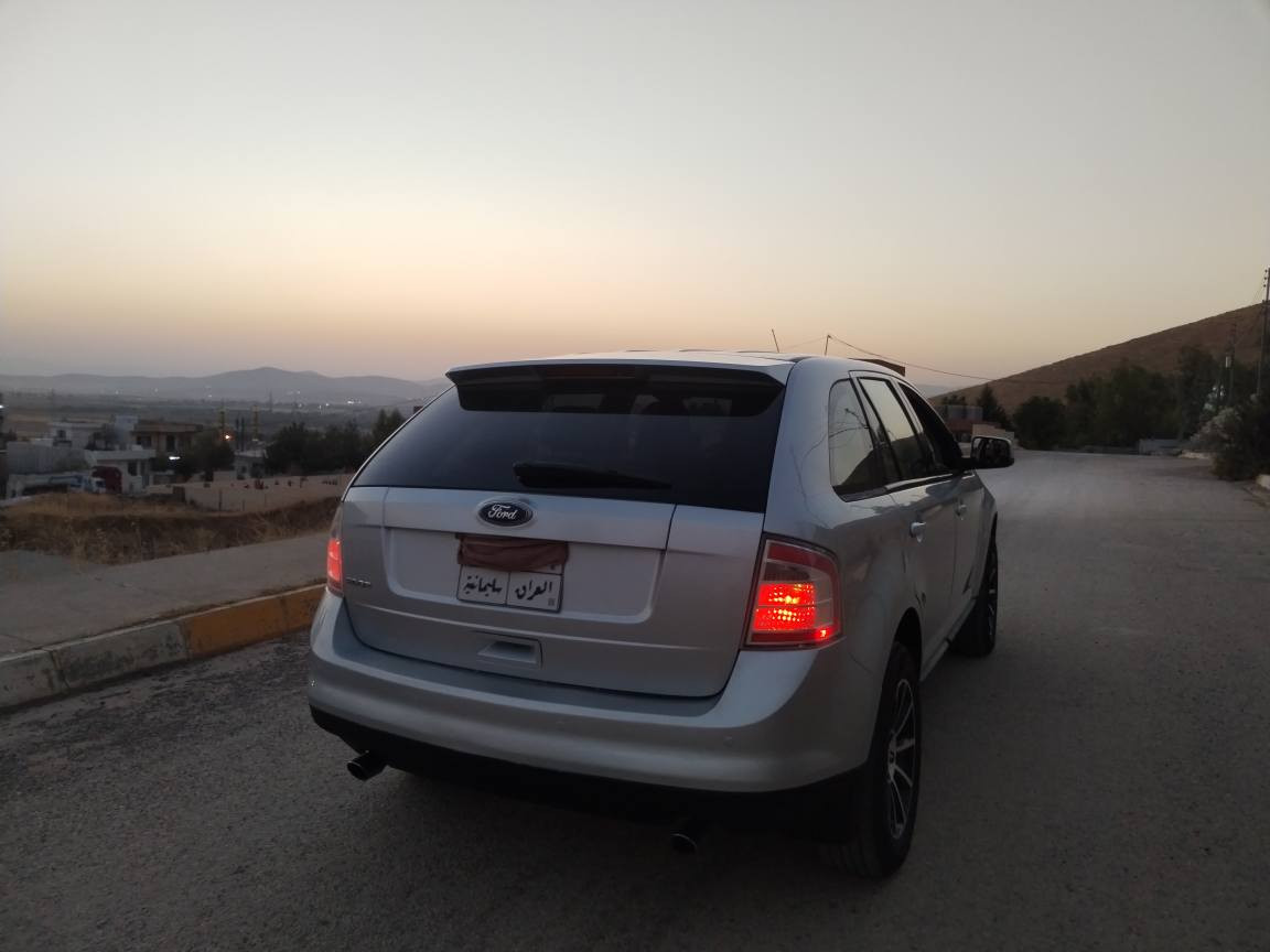 فۆرد ئیدج 2010
فۆرد نیڤا سلڤەر تەنها ئەونەدەی بۆیاخە کەدیاریم کردوە تاک ئەکسل و ناوزەرد حاسەی پشتەوەو تحدید سورعە تبرید مەرکەزی .
مەکینە و گێڕ بەشەرت نەکراوەتەوە بوخارو دوکەڵ و صرفی نیە
چوار تایەی تازەیە پاتری و ڕۆنی تازە گۆڕاوە ویل کڕۆم 
تەقەو ڕەقەو چرکەی تیانیە تەنها سەنەوی بەسەر چووە
96 گەڵاو معاملە شوێن سیدصادق
وەتساپ
0773 155 0404 حلبجة, السليمانية
