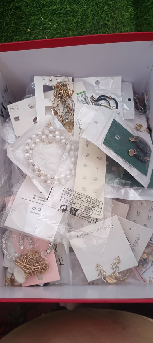 مرحبا عندي غراض متجر سديتة للبيع تريدون شعلة تريدون مفرد سكارف احمر فرو 10 قطع+ كوتات 10 قطع+ لانجري حدود 15 قطعة +  مكياج متنوع + اكسسسوارات عنوان بغداد البياع الشرطة الخامسة


**إذا كنت صاحب هذا الإعلان وتريد حذفه لأي سبب، رجاءا أرسل رسالة إلى الدعم الفني**