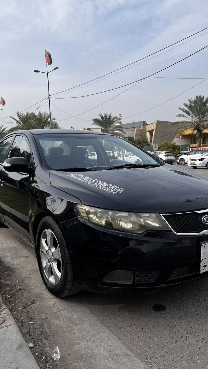 سلام عليكم سيراتو للبيع 2010 خليجي بيه جاملغ مبدل جهة السكن  والقماره جارده ومغلفه  وبارد بجاملغ الايسر وبارد بالباب الخلف السكن مكينه كير تبريد صدر كله جاهزه وخير من الله  مكان بغداد البياع الشرطه الرابعه سعره 90 قفل  ***********
