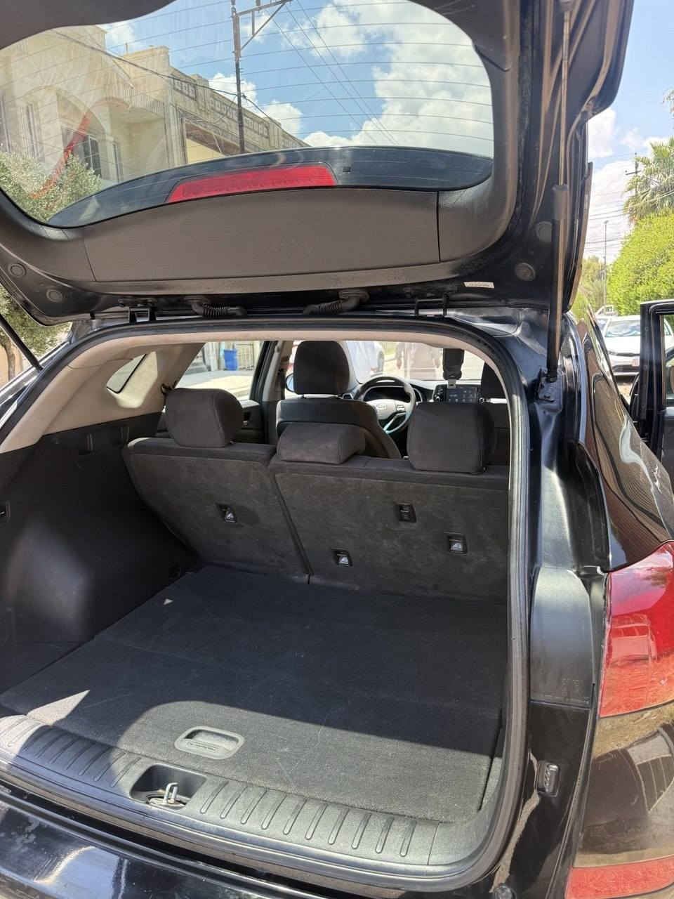 Hyundai Tucson 2.4 HTRAC 2019
رقم اربيل جديد
Apple CarPlay + Android Auto
كاميرا خلفية
بصمة 
تدفئة مقاعد
جلد بالفئات العليا
شحن لاسلكي
فتحة بانوراما ببعض الفئات
نظام تنبيه اصطدام وفرامل طوارئ
Lane Keep Assist للمسار
Blind Spot للبقعة العمياء 
نظام الدفع الرباعي HTRAC
 نظام القيادة نورمال +سبورت
ماشيه 125000 mil
 محرك مفتوح 
قطعتين صبغ 
⛔شرط التحويل والغرامات
✅✅✅السعر 150 ورقة
مكان السيارة موصل 
***********
