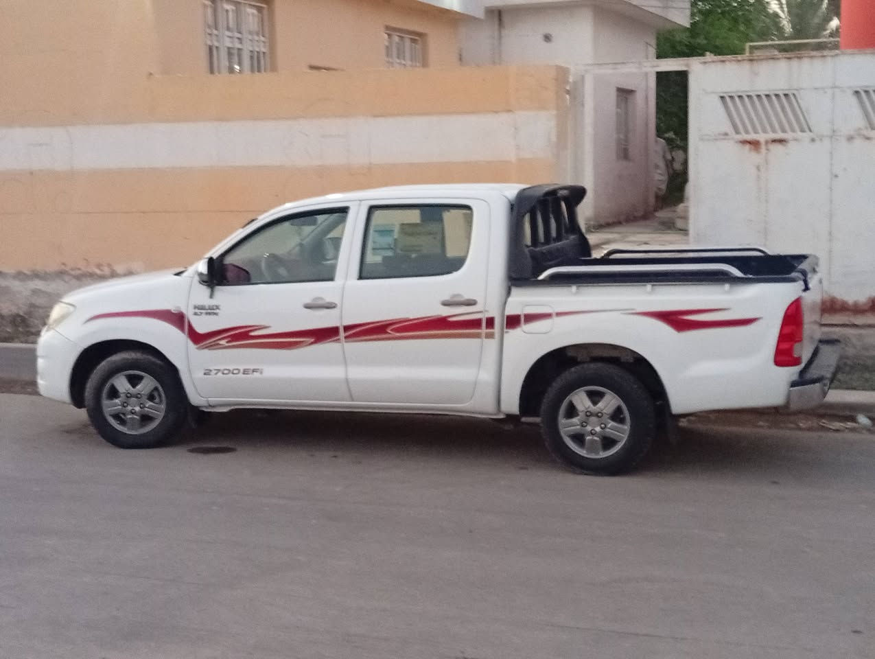 سلام عليكم ورحمه الله ،هايلوكس موديل 11 للبيع او مراوس ب17 سياره حلوه مامتعوبه بسمي  مدوار مباشر شاصي 19 كويتي حداده كارتون تخم تاير قبل سبوع شاده تبريد ثلج محرك شركه مامفتوح شركه سياره مآل جناي مكان سياره بشطره ***********
