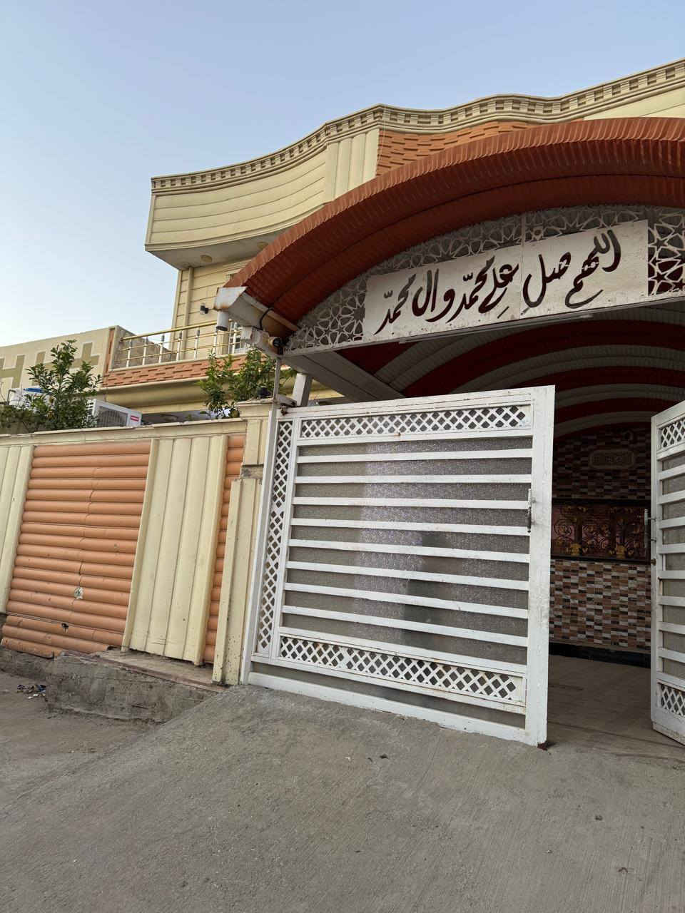 #للبيع #للبيع #مشتمل #ركن 
 
للبيع مشتمل طابقين موقع مميز ركن على شارعين طابو ملك صرف 

 بناء درجه اولى 🏛

 مساحه ١٧٠ متر 🏡
واجه ١٠ متر 🏡
نزال ١٧ ونصف متر 🏡

يقع على شارعين بعرض ١٠متر 🍁

سنة البناء ٢٠١٤ 🌍

يتكون الشتمل من طابقين الطابق الأول 🏡  

استقبال ٥ × ٥ 🏡
صاله ٥ × ٦ 🏡
غرفة نوم ٥ × ٥ 🏡
مطبخ ٥ × ٤ 🏡
منور ٢ × ٣ 🍁
صحيات داخليه وصحيات خارجيه 🏡

الارضيه بورسلين والبناء طابوك والسقف صب مسلح 🏡
كراج مع  حديقه  🏡

 الطابق الثاني 🍁

غرف نوم ٥ × ٤ 🍁
غرفة نوم ٥ × ٤ 🍁
غرفة نوم أطفال ٣ × ٣ 🍁
صاله ٤ × ٥ 🍁
صحيات في الطابق الثاني 🍁

تتوفر فيها جميع الخدمات السكن 🍁🍁🍁🍁

باقي التفاصيل موضحه في مقطع فيديو والصور 📷
 
الموقع بابل قضاء المحاويل حي ١٧ خلف مركز الشباب 🏛

🌿🌿🌿🌿🌿🌿🌿🌿🌿🌿🌿🌿🌿
#للإستفسار اكثر او معرفة السعر يرجى مراسلتنا او  الاتصال على الارقام التاليه او زياره #مكتب #عقارات #اراضي #المحاويل الكائن في قضاء المحاويل حي ١٧ قرب #مقهى الصياد القديم 
*********** / *********** حسين أبو شمس
