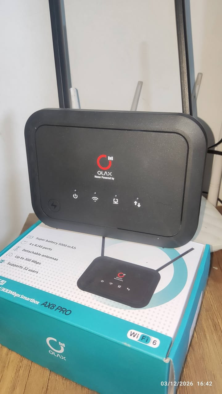 راوترين للبيع. راوتر Huawei B618(الف40) و Olax AX8 Pro (الف50). ***********                                                          ..... راوتر Huawei B618  +4G
الفئة ( LTE Cat11.
​سرعة التحمل تصل إلى 600 ميجابت/ثانية.
​تقنية MIMO: يدعم 4x4 MIMO، استقرار عالي بالإشارة وسرعة أفضل حتى بالأماكن اللي تغطيتها متوسطة.
​دمج الترددات (Carrier Aggregation): يدعم دمج 3 ترددات مع بعض (3CA)، مما يعطيك أقصى سرعة ممكنة من البرج.
​ حتى 64 جهاز في نفس الوقت.                             2 راوتر Olax AX8 Pro  4G LTE Cat4.
​سرعة التحميل 300 ميكا. يدعم  شبكات (زين، آسيا سيل، وأودي).​ Wi-Fi 6 
​ 32 جهاز في وقت واحد.
​البطارية:  5000mAh، 

​الأنتينات: يأتي مع 2 أنتينا خارجية قابلة للفصل (SMA)، مما يساعد في تقوية استقبال الإشارة من البرج.
​تغيير الـ IMEI: يدعم تغيير الـ IMEI والتحكم بالـ TTL، وهي ميزة  لتجاوز قيود بعض الشركات.      راوتر هواوي 40
