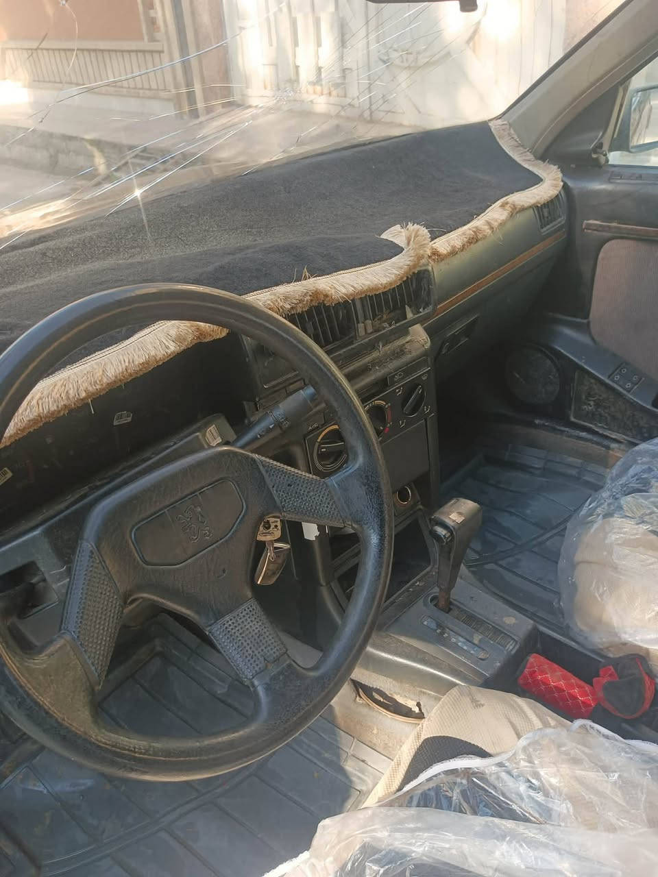 السلام عليكم 
بيجو 405
كير توماتيك 
سنوية خضرة
شرط التحويل من الشرعي 
السيارة جاهزه وحلوه 
السعر 20 وبيها مجال للطيبين 
رقم الهاتف/***********
