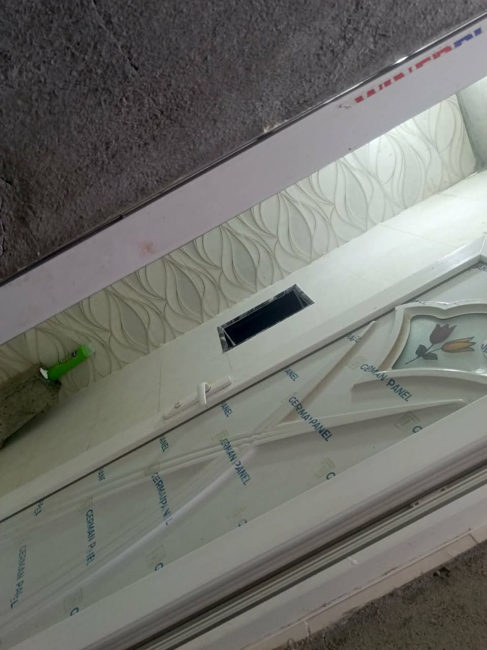 للبيع بيت 50متر رقم القطعه 1611 بناء جديد مكانه ع خدمات كامل سيراميك بورسلين شغل درجه اولى الاستفسار ***********
