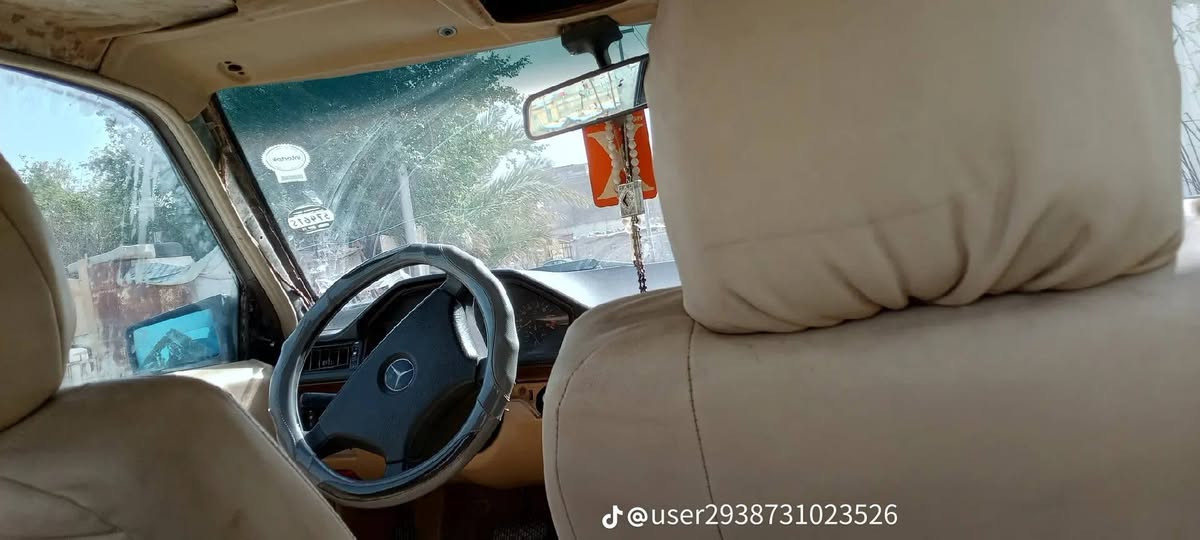 مارسدس دب للبيع موديل 1991 سياره مرتبه تخم تاير جديد كير مكينه حداديه خير من الله  السعر خاص لاستفسار ***********
