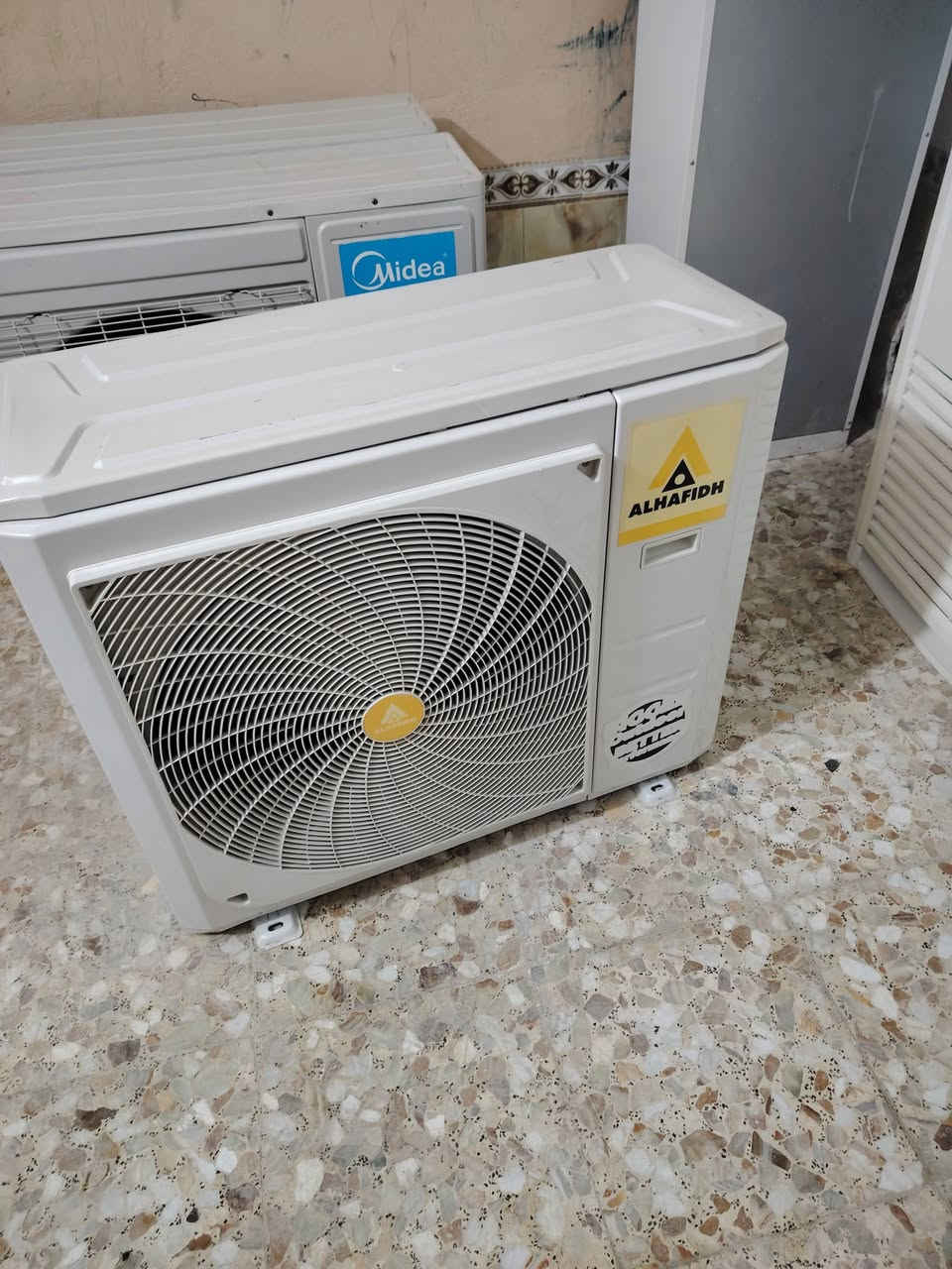 السلام عليكم
يتوفر لدينا مجموعة سبالت ٣طن
العدد ٣ اجهزه كنتوري ميديا وجبسون والحافظ السعر الجهاز ٦٠٠ عنواني بابل هذا رقمي بيه واتساب ***********
