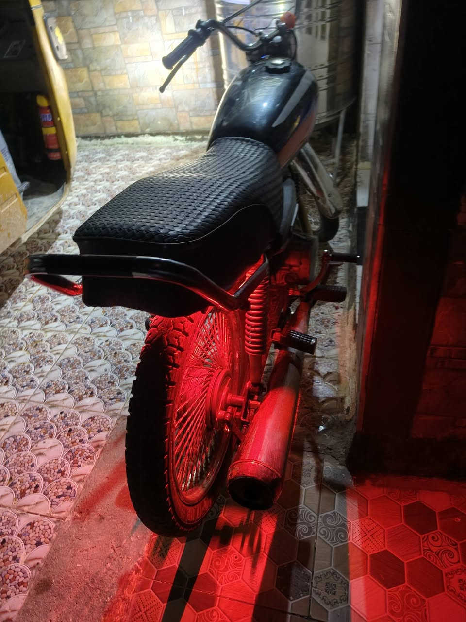 السلام عليكم دراجه ارشا للبيع محرك ستوته موديل 20 وعارضينها للبيع سعر على رقم وتصل وبخدمتك ***********
