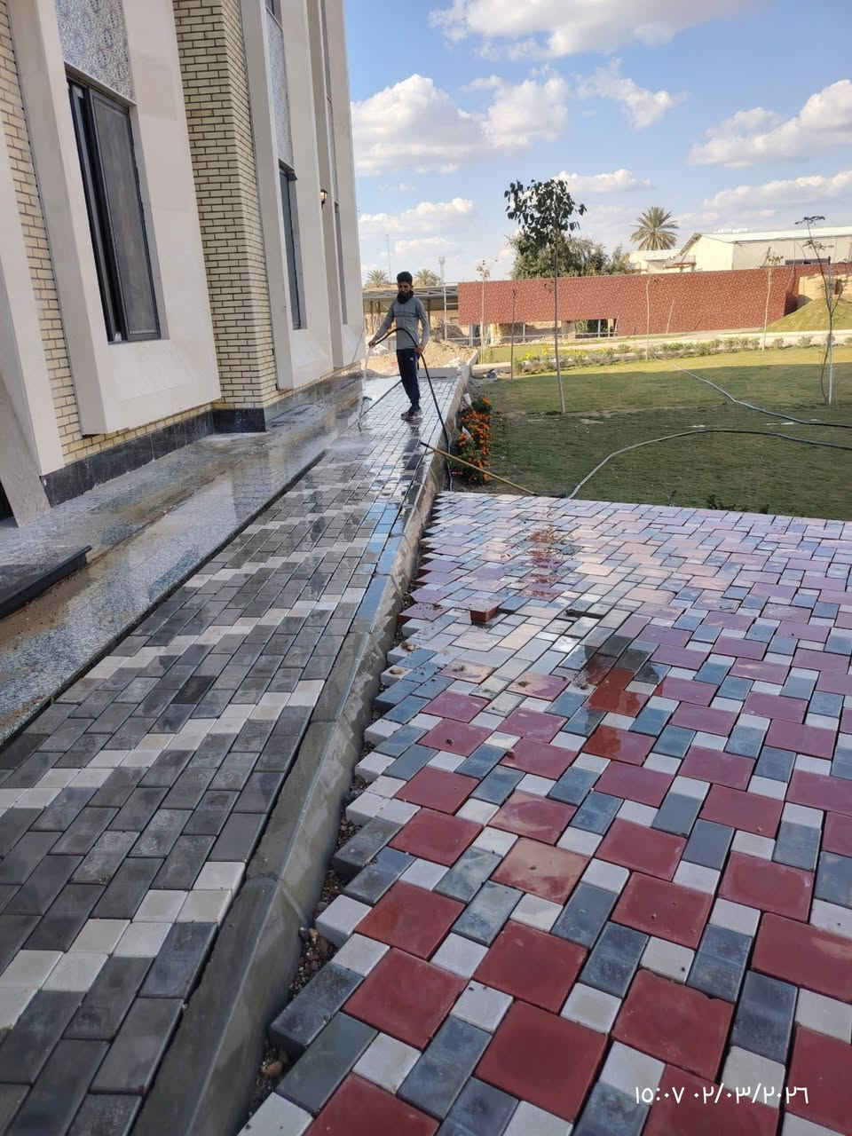 ***********عمل جميع انواع المقرنص والرصيف نشغل جميع المحافضات شغل درجة أولى تسليم مهندس
