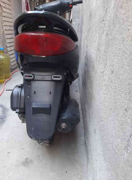 دراجة (بريز ياباني 140) (كابريتر ) بلادية محرك لوك ممفتوح شلعة معدل فول تشتغل نص نكرة سلف وهندر كهربائياتهة شغالة نظافتهة موضحة بلصور مكاني (بغداد الجديدة)السعر(550)و بيهة مجال الشراي يتصل (***********)
