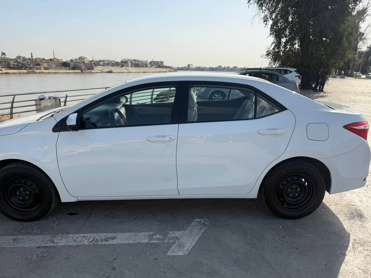 السلام عليكم 
كورلا 2015 خليجي رقم بغداد محرك 1600 بيه ملاحظات بسيطه ماشيه 117 كم مكاني الكاظمية السعر 133$ وبيه مجال بسيط الرقم *********** بغداد, العراق
