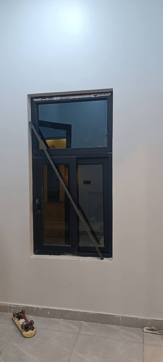 واسعد الله اوقاتكم بكل خير احبتي
***********
يتوفر دار سكن للبيع 

#المساحه لكليه 430 متر مربع 

#نوع العقار طابو زراعي عراقي 

#سند ٢٥ ول مالك عراقي تتكاتب ويا ابوالطابو مباشرتا

#يتكون من غرف نوم عدد 2
#استقبال 
#صاله
#مطبخ 
 #مجمع صحيات داخليه وخارجيه 
#كراج وحديقه مرتبه 🌹

#البيت كامل من جميع الملحقاته 
بناء جديد 2025

#العنوان البصرة قضاء ابي الخصيب  العوجه 
#منطقة روعه جميع الخدمات ماي كهرباء شارع 10 متر 
#السعر  180وبي مجال

للاستفسار لاتصال ***********
