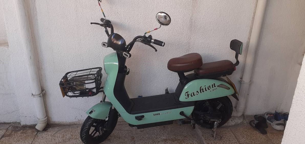 اخوان ماطور شحن للبيع كامل مكمل اربعه باتري جديد قبل اسبوع شادهن تاير زوج جديد السعر 200 الف رقمي وتساب ***********
