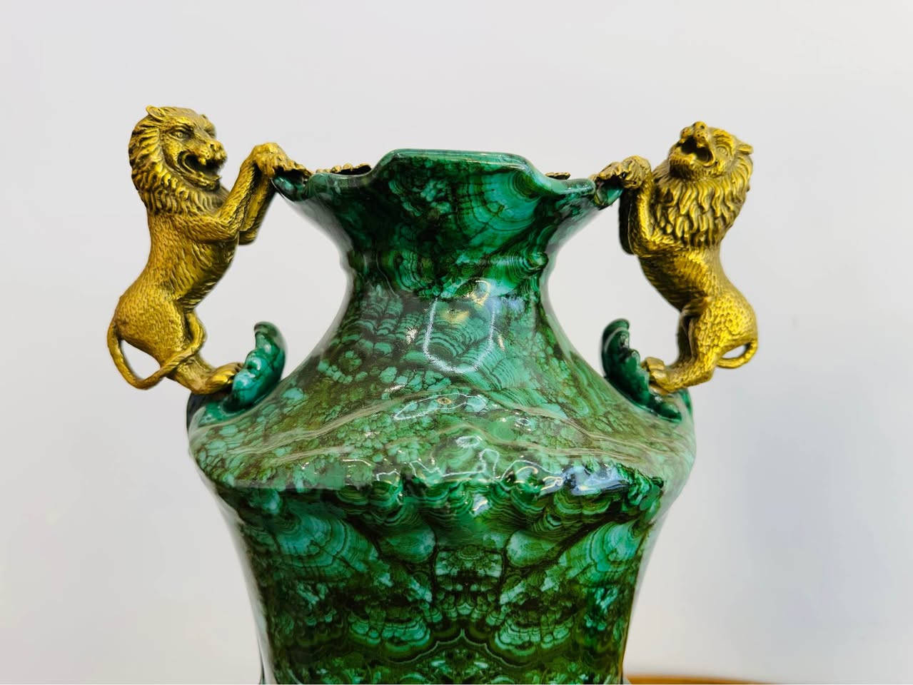 ٢فاز بورسلان مالاكيت بي البرونز فرنسي 
الارتفاع ٥٠سم والعرض ٣٠سم 
دبل فيس 
الكوابيل الفاز مجسم اسد برونز
القاعده برونز 
مضلعه 
تفاصيلهم روعه
ممضي ومختوم القاهرة, مصر


**إذا كنت صاحب هذا الإعلان وتريد حذفه لأي سبب، رجاءا أرسل رسالة إلى الدعم الفني**