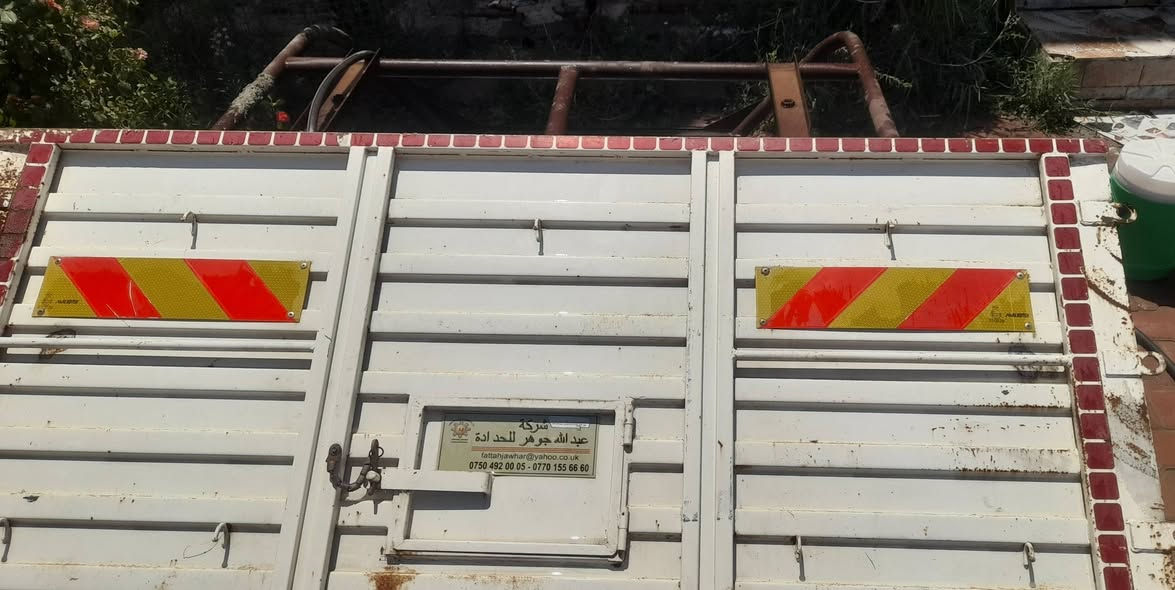 السلام عليكم يوجد باب تريله  عربانه فصال  عبدالله جوهر  باب مستخدم شي قليل السعر ٣٠٠  وايضا يوجد قاعده سبير السعر ١٠٠  الشراي  يجي خاص او يتصل *********** الموقع كركوك الحويجه الزاب
