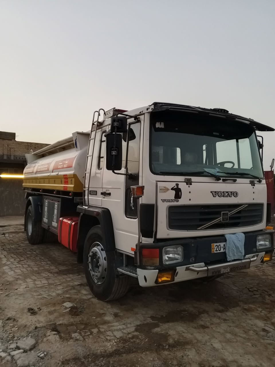 السلام عليكم 
سيارة فالفو للبيع إف 6 سنويا جديدة ل2029 تنكر وقودموديل 1993شهادة سلامة جي بي إس مجددسيارة مكفولة جاهزة للعمل للاستفسار ***********
