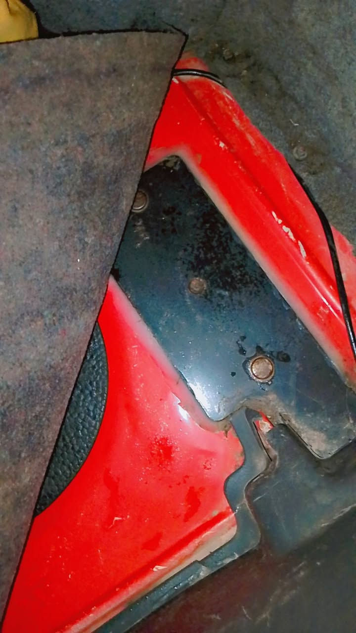 السلام عليكم ورحمه الله وبركاته
اوبل فكترا حجم 20 لون احمر موديل 1991
بدون حادث مشروع وطني دفتر بانزين بيها 
هلاات بلادي ولاقوعد دبل كلها بلادي بيها صبغ كم قطعه 
اني انطيك حزام محرك لاصرف ولا بخار ارفلو كبس غرفتها جديد تخم تايرات ويل كروم  صدر جديد  
السعر 50وبيها مجال اشويه رقم ***********
