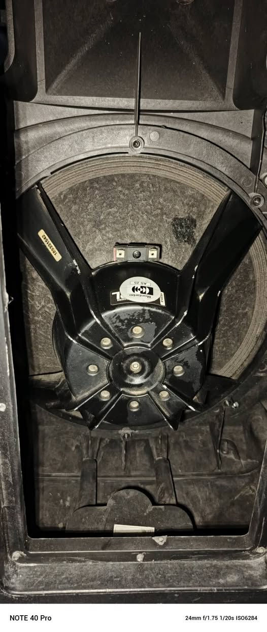 السلام عليكم شباب زوجين سماعات للبيع تجميع الايطالي الاصلي ملات عبد الهادي صوت اونقاوه فول كواليتي فدشي  سعر الزوجين ١١ورقه قفل العنوان ديالى بعقوبه ***********
