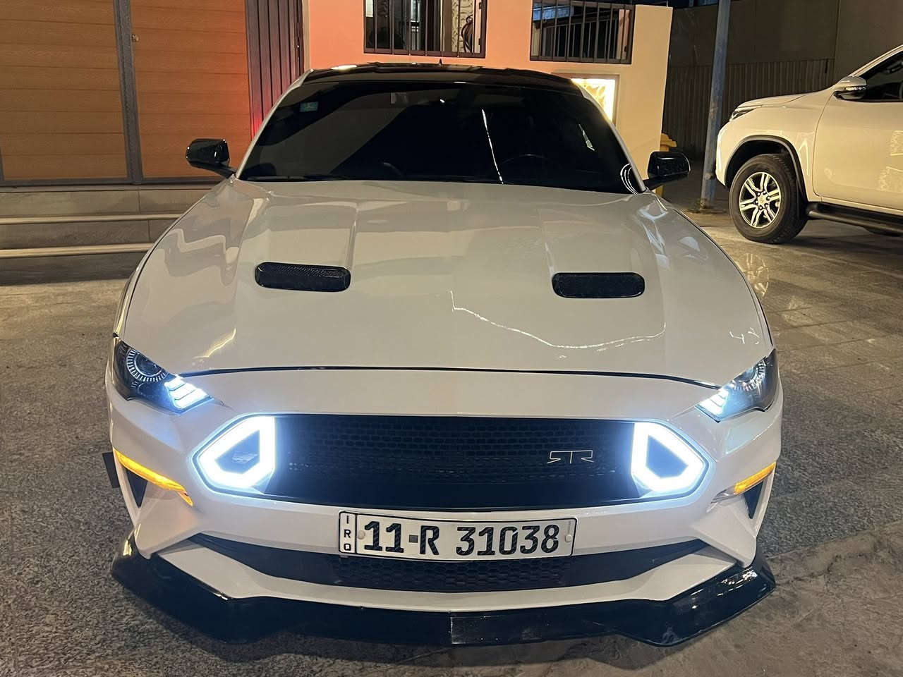 موستنك ٢٠٢٢ GT 5.O
V8 / 5.0
ماشيه 32 الف  mi 
سياره كلش جديده مابيه نقص
نقطة عمياء
رادار أمامي
تحديد مسار
كشنات جلد 
تدفئه تبريد 
الد متغير 
عليه كت RTR بل كامل
كزوز كورسه
كير ١٠ نمر 
   عارضه 185 وبيهه مجال
 حادث جاملغ بنيد 
رقم بغداد بأسمي 
مكان السياره بغداد 
رقم التلفون 
***********
