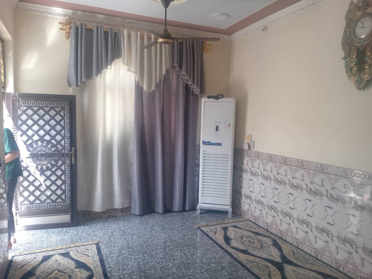 بيت للبيع حي الحسن قرب الشارع العام بيت يتكون من غرفتين 5 +4وصاله 7 مطبخ  حار وبارد   وا استقبال  7متار مساحة 200


**إذا كنت صاحب هذا الإعلان وتريد حذفه لأي سبب، رجاءا أرسل رسالة إلى الدعم الفني**