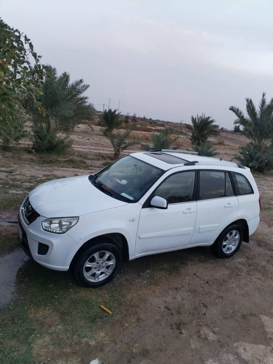 السلام عليكم 
شيري تيكو ٢٠١٣ للبيع مكفوله من أي ضربه  أو تبديل  السياره حلوه كلش تبريد حداديه كير مكينه مكفولات  رقم قادسيه السياره جاهزه مابيها اي نقص 
السعر 60$ وبيها مجال 
مكاني الدوانيه قضاء سومر
الاتصال على الرقم ***********
