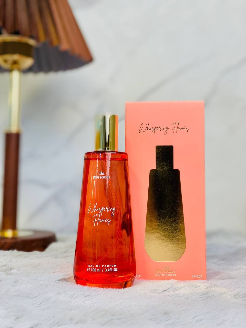 عطر ألسنة اللهب الهامسة    
                    Whispering Flames       

، يثير جوهرًا منعشًا وغامضًا، مثاليًا لأولئك الذين يبحثون عن عطر يجمع بين الدقة والشخصية.

المكونات العليا: الحمضيات الزاهية مع لمسة من الأعشاب الطازجة توفر رائحة منعشة عند الاتصال الأول.
 قلب العطر: باقة زهور ناعمة ومغرية مع لمسات من الياسمين والزنبق والزهور البيضاء، مما يوفر لمسة من الأنوثة الخيالية.
 قاعدة العطر: قاعدة دافئة وحسية مكونة من العنبر والفانيليا وقليل من الأخشاب الدخانية، مما يمنحها العمق والمثابرة.
 تعكس الزجاجة ذات اللون الأخضر المائي روحها الخفيفة والغامضة، وهي مثالية للمناسبات النهارية والليلية.  إنه عطر يغلفك بهالة من الرقة والغموض، ويترك انطباعًا دائمًا.

السعر ١٠ الاف


**إذا كنت صاحب هذا الإعلان وتريد حذفه لأي سبب، رجاءا أرسل رسالة إلى الدعم الفني**