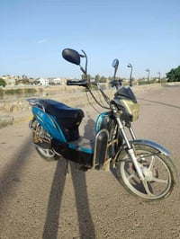 موطور شحن كشره نضيف حيل كهربائيات كلها شغاله بس بطاريات ضعيفه ابيع كشر...