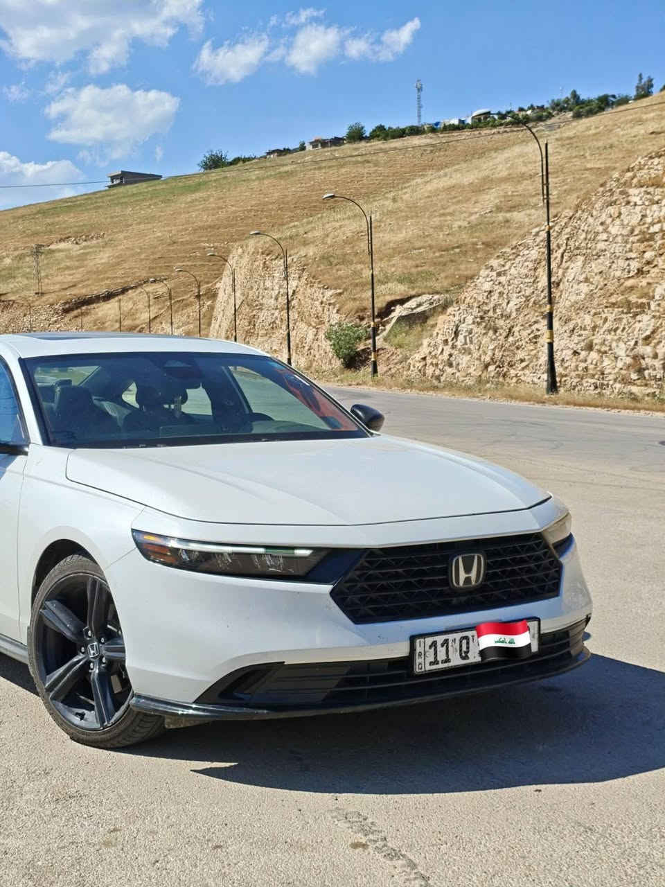 للبيع .  السعر 205
هوندا اكورد هايبرد 
SPORT L 2024 
مكينة 4سلندر 2000  هايبرد وفقط محسن افولها ابد ما شامة العادي 
الدهن الي استخدمة الها 
Mobil 1 + Amsoil 

رقم بغداد ب إسمي 
ماشية 42980 كيلو متر 
واذا بالميل ماشية 26695 ميل 
حادثها مبين بالصور بالتفصيل الممل . تبديل قطعة واحد فقط 
(جاملغ ايسر ) .
تعديل براكيت ايسر وبداية اللغد الايسر  تعديل ومذكور هل شي بالسونار 
السيارة ايرباك ستيرن وبردة جهة السايق وراجع مقاومة مو سستم 

كذلك راح انزل وي صورها السونار ومكتوب بي تبديل قطعتين بس السونار غلط لان بيدي فاتح الدعامية ونفسها الاصلية ملحومة وكاعدة عل سيارة يعني قطعة وحدة مبدل بيها والباقي بلادي 

ال Sport L مواصفاتها معروفه ميحتاج اسوي جريدة 😁 

رقم الشاصي 
1HGCY2F77RA004917

السعر مذكور بالبداية وهنا هم اكتبه 
205 يعني دفترين و5 ورقات 
مكاني بغداد - الدورة
رقمي 
***********

 السيارة ذاكر بيها  كلشي  كدامك بالتفصيل الممل  بالصور  والمنشور . عجبتك جوة رجليك ماعجبتك اترك كلمة طيبة 🌹♥️

