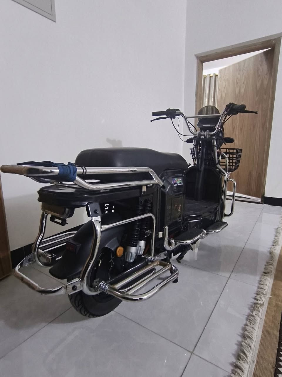 موطور همر شحن 6بطاريات موديل25
صار 5اشهر من اخذتة بعده شدخ ما مشدوخ
بطارياته كلهن عل فحص 
بصمه وسويج دبل اشارة
ملف 2000واط عزم قوي 
سرعة 6 شاشة دجتال ملونة 
نضام بارك كلوب زنون
سرعة 60 
الموطور بعدة وكالة 
مكاني خالدية 
سعر 725وبي مجال حگ الجيه 
لتواصل ***********
