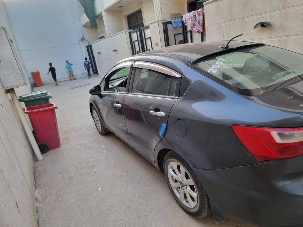 كيا ريو موديل 17لون نفطي  وارد امريكي حادث دعامية خلفية مكينة 1600.
***********
