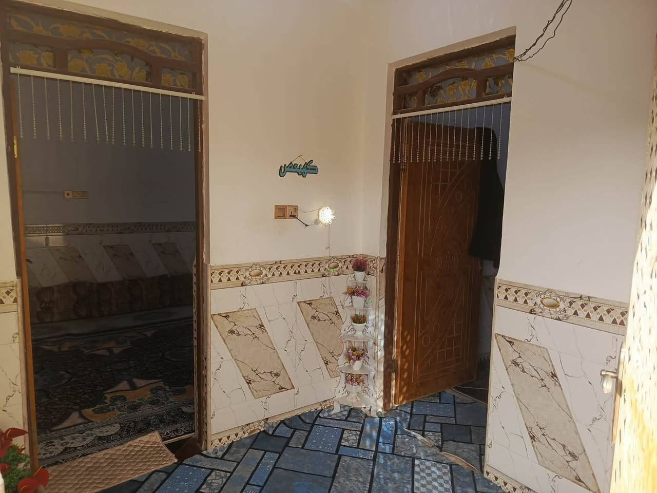 بيت زراعي مقابيل البراز صفحه ال شفيج مساحه 220 يحتوي علئ غرفين وصالت ثنين وكلدور ودوانيه +كراج كامل جاهز ماعوزه شي  للستفسار ***********
