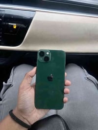 ايفون ١٣ عادي  لون زيتوني  🔋بطارية ٨٨  📦ذاكرة ١٢٨  مامفتوح بلادي نضيف ...