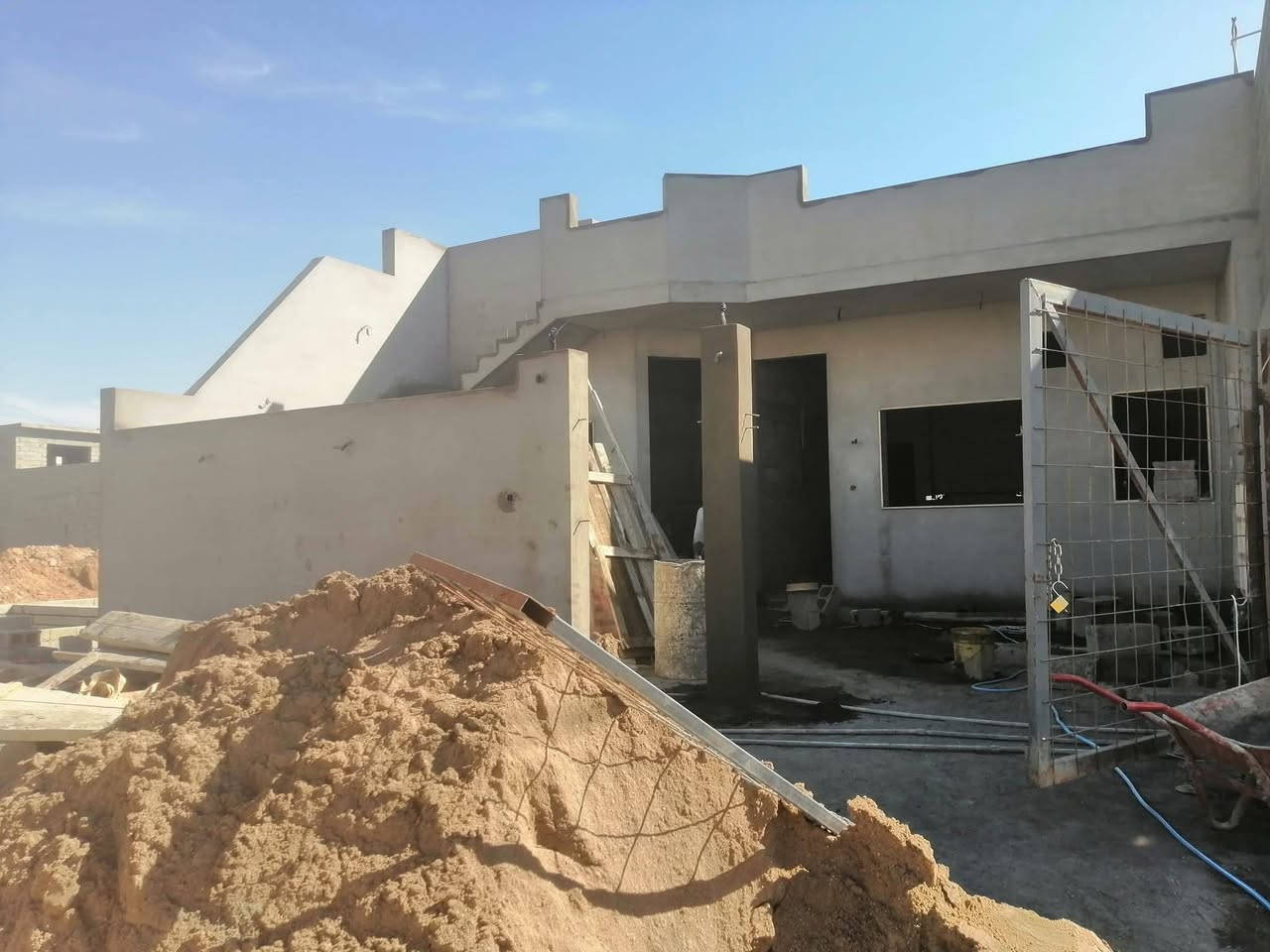 اسطه لبخ متفرخ حاليا شغل درجة أولى
***********
