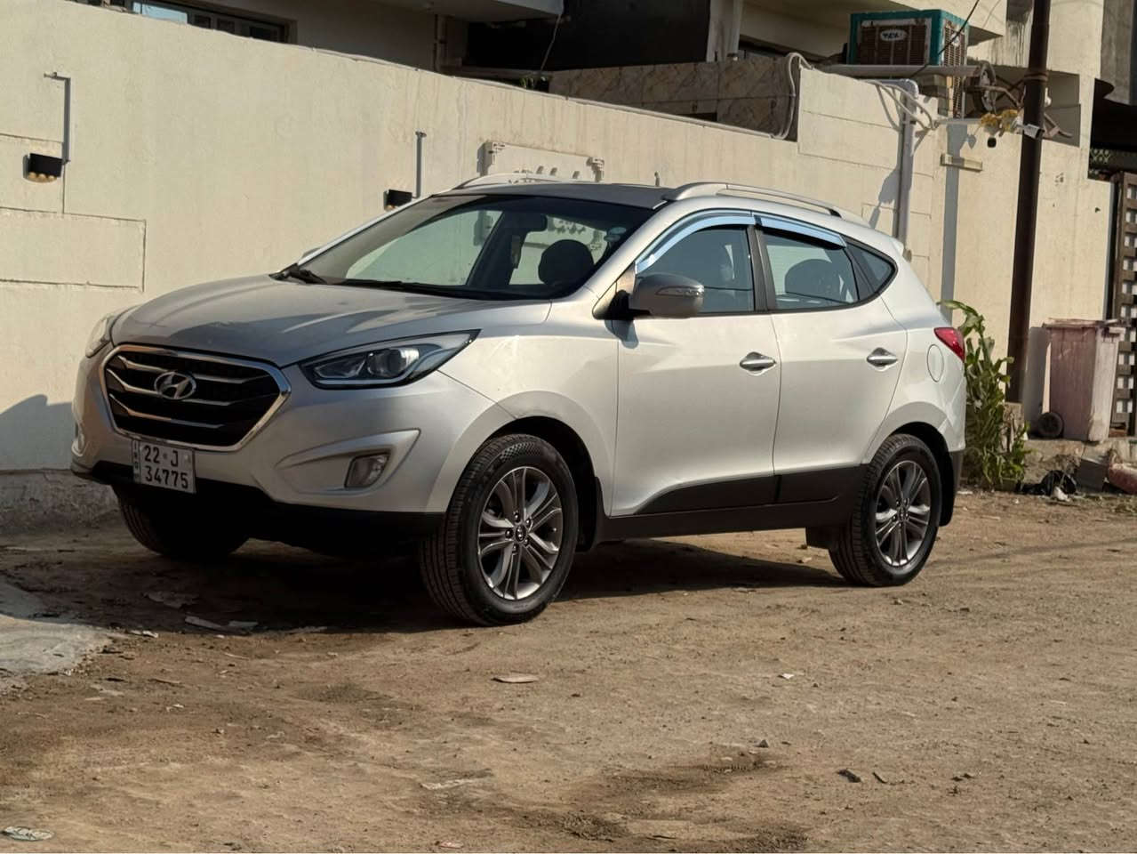 السلام عليكم 
توسان وارد خليجي صبغ ٣ قطع بدون اي دواخل موديل 2014 ماشية ١٥٠ الف محرك كير تخم تاير سنويه جديدة ارقام جديدة تحويل مباشر سونار مرفق في المنشور 
سعر ١٣٢ مجال بسيط 
عنوان واسط  صويرة *********** الصويرة, واسط
