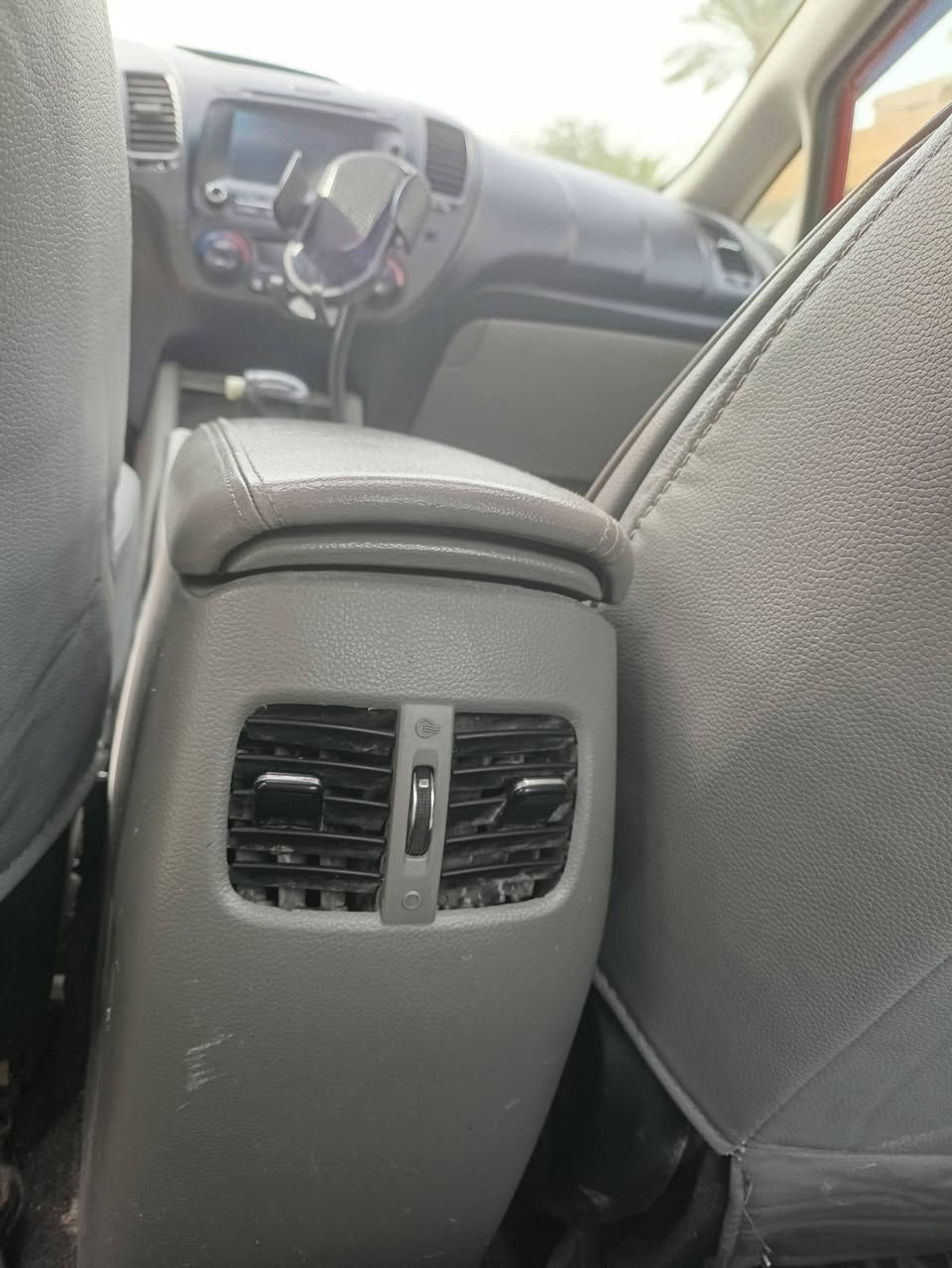 كيا فورتي K   S
مديل 2014
91مشي سياره 
مواصفات 
ثلاجه 
اشاره ترحيب 
3 قياده سبورت عادي 
قطعتين تبريد
بصمه تشغيل 
شاشه اصلي
شاشه عطلات
لد نهاري 
كامره خلفيه 
فتحه سقف 
كشنات جلد تبريد + تدفه
محرك 2000gai جيد 
كير جيد 
صدر امامي جيد 
صدر خلفي جيد 
تايرات جديد 
سياره S فول واحد علي واحد 
بسمي 
بكان سياره بغداد حريه 
سعر 98 بيه مجال بسيط 
***********
