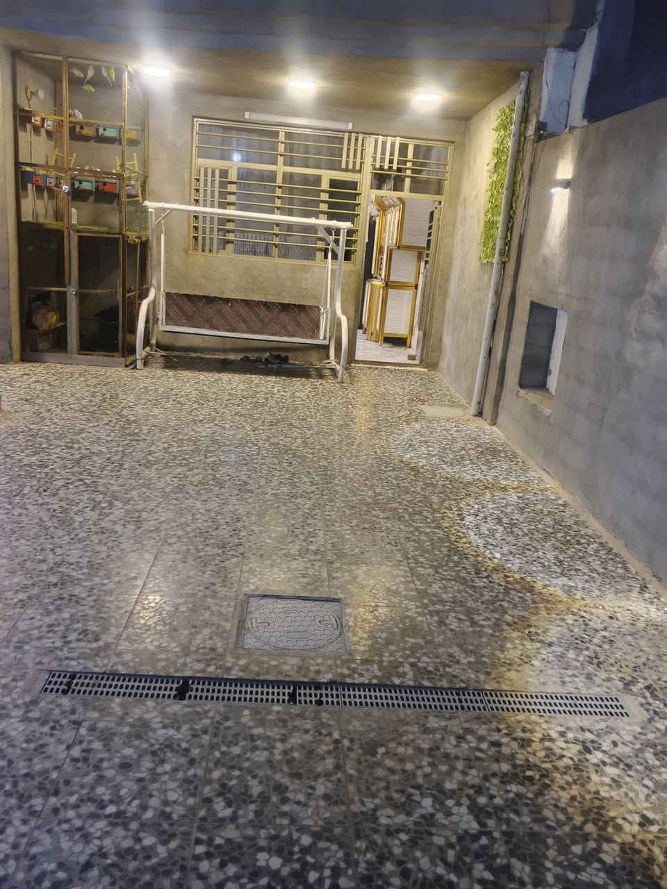 سلام عليكم بيت للبيع طابو زراعي سند 25 كامل خدمات منطقة حي السفير  مساحتة 250 واجه 10 النزال 25 

ملحقات البيت / طابق ارضي / استقبال 5×7 / مطبخ  4×5 /

صالة 8×6/ غرفتين جوة كل غرفة /4×5 /+ترك ع طول البيت

طابق الثاني 4 غرف نوم / غرفة 5×7 / وباقي الغرف 4×5+ حمام بطابق الثاني

 استفسار اتصال ع الرقم / ***********
