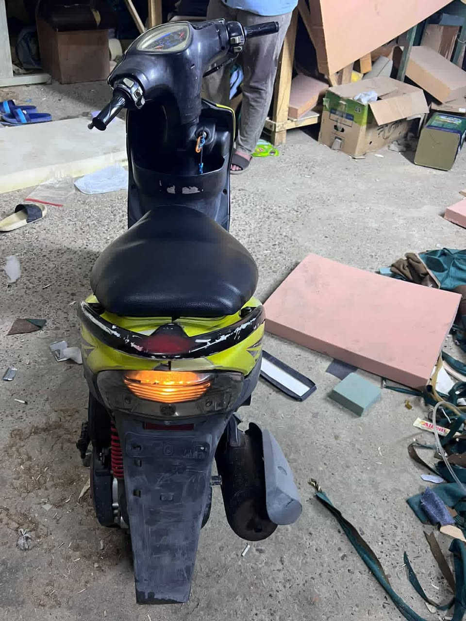 السلام عليكم ماكس عدلة بلادي ما بيهة اي نقص اوراق كاملة السعر ٧٥٠ العنوان البياع ***********
