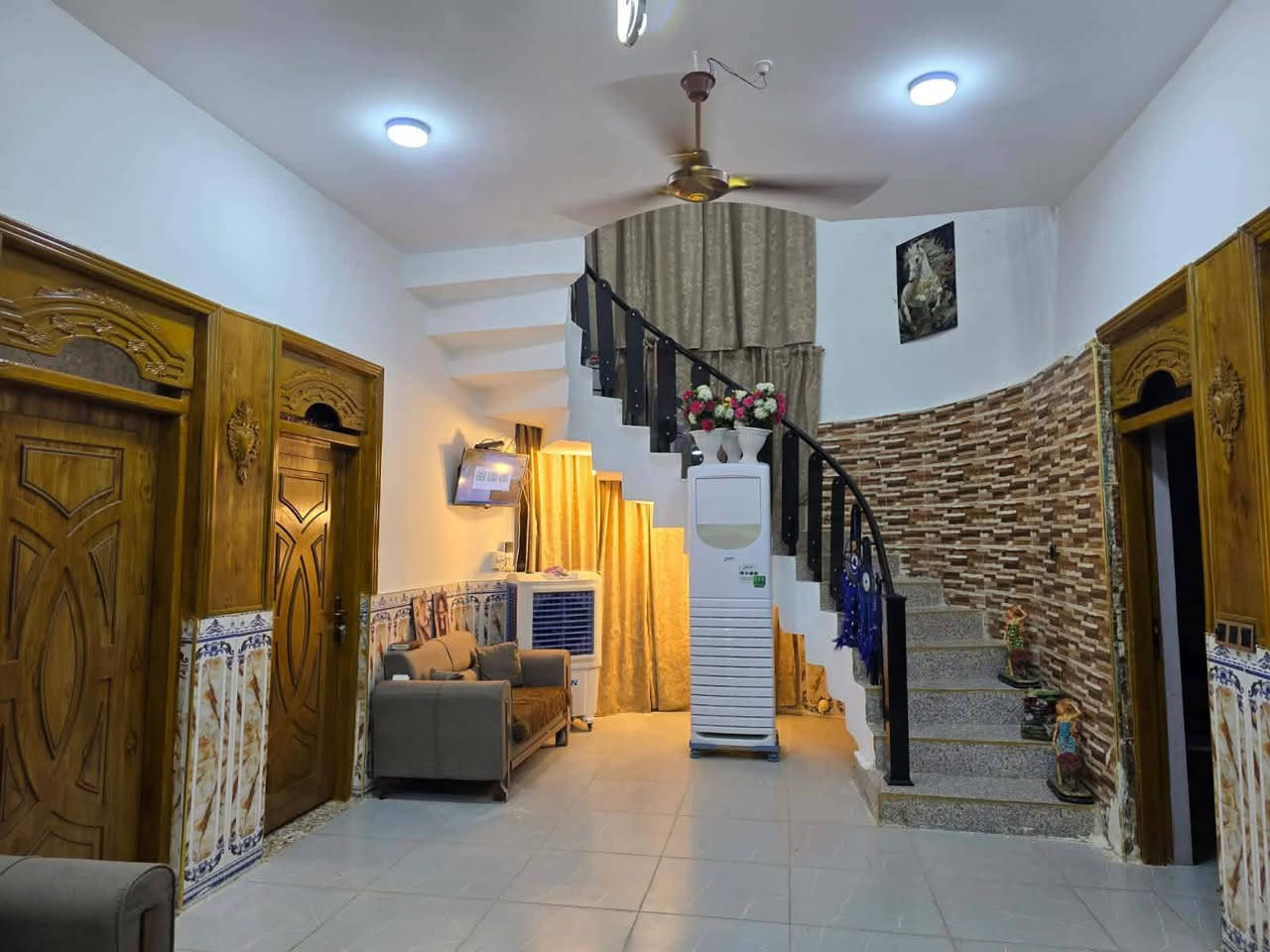 دار سكني #للبيع🏠

🌎موقعه #حي_الزيتون_شارع_20
قرب المستوصف الصحي  
المنطقه مشموله بلخدمات 

مساحته 200 متر البيت بناء حديث 
كونكريت مسلح
يحتوي علئ استقبال - صاله- غرفتين نوم -مطبخ - صحيات خارجيه - وداخليه وكراج سياره 

البيت متعوب عليه من ناحيت البناء الحديث
👇👇👇👇
#السعر 120 مليون
للاستفسار اكثر
#واتساب_اتصال_***********📞
أو مراجعه مكتب السند للعقار الكائن في الجزائر شارع المطاعم مقابل مدارس التفوق الاهليه
