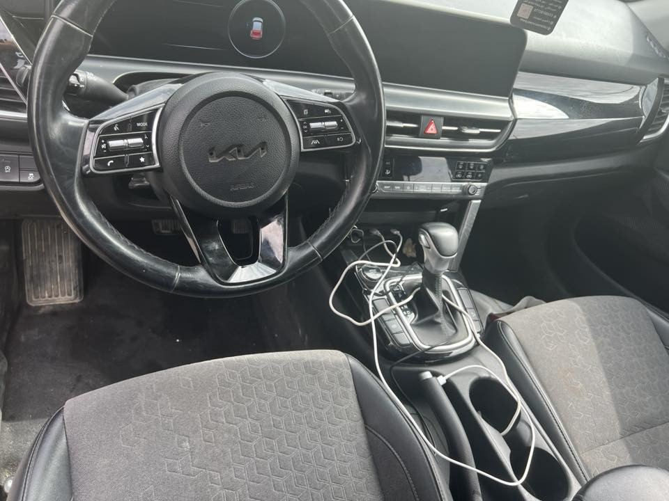 كيا سليتوز 2024 التفاصيل مرفقه بالمنشور حادثها سرقه حسب التقرير  وايرباك ستيرن مكفوله لغود وشواصي السعر 145بيها مجال للشراي السياره منفيس بدون رقم 
للتواصل ***********
