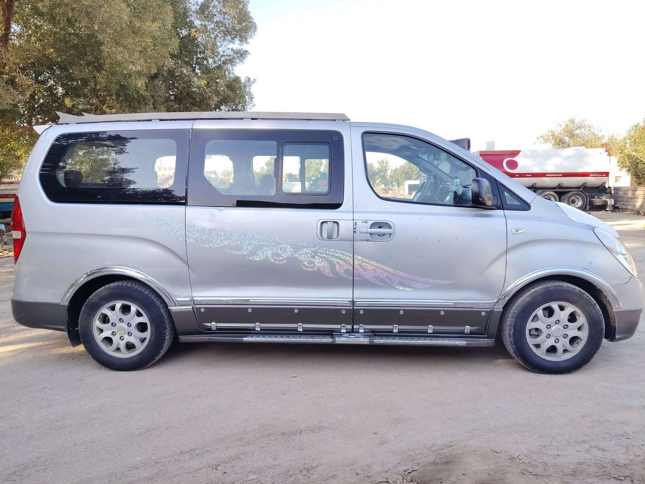 السلام عليكم مرخصت صاحب الكروب

سيارة أستاركس مسكر أصل موديل 2008 مكفوله كفاله عامه سيارة كامله تبريد شغال خير من الله تخم تاير جديد حداديه جديده السياره بأسمي مداور ثاني يوم رقم بابل الرقم أنكليزي

رقم الهاتف: ***********
