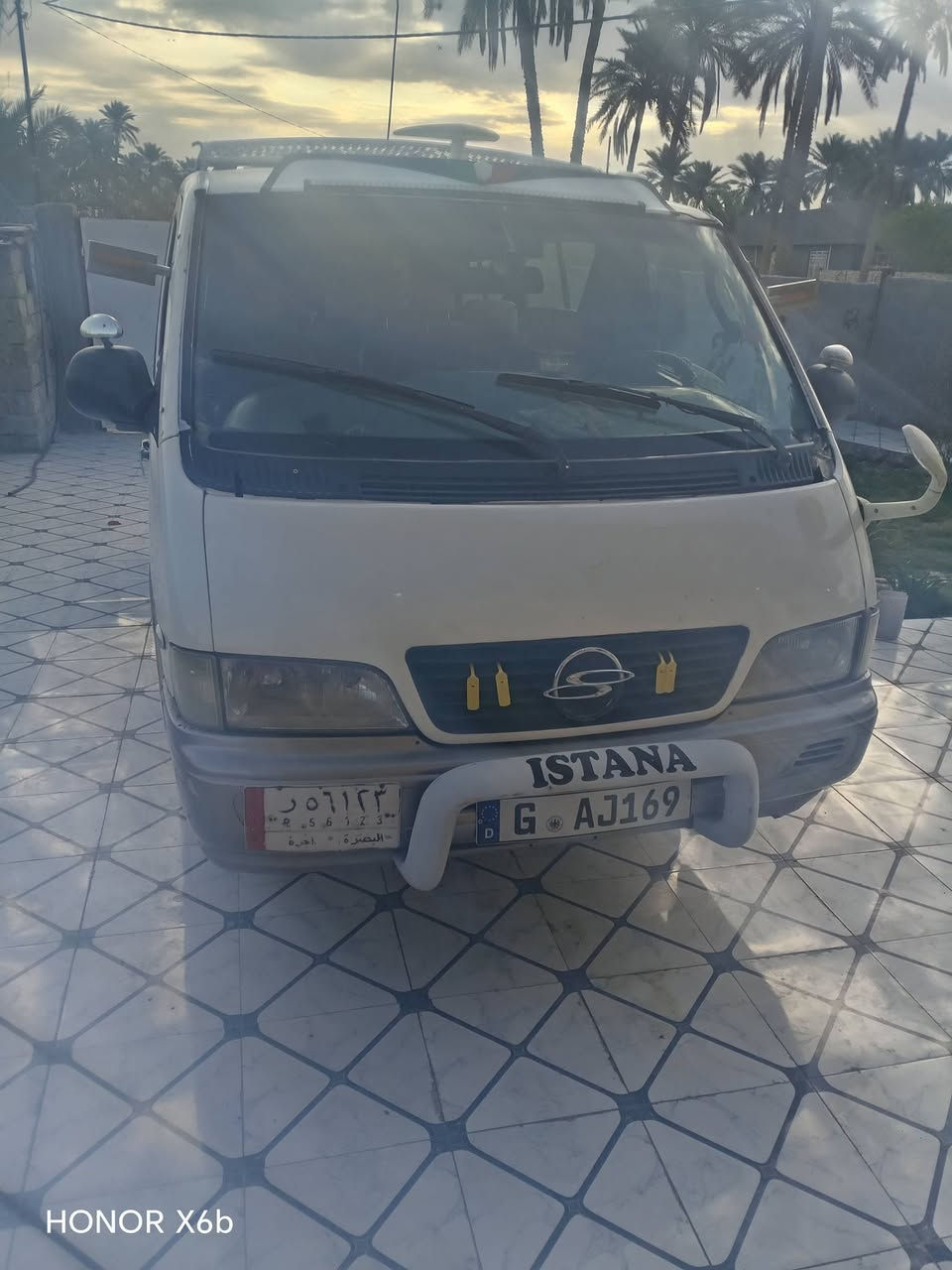 سلام عليكم سياره للبيع عشر سطحية السعر خاص 
***********
