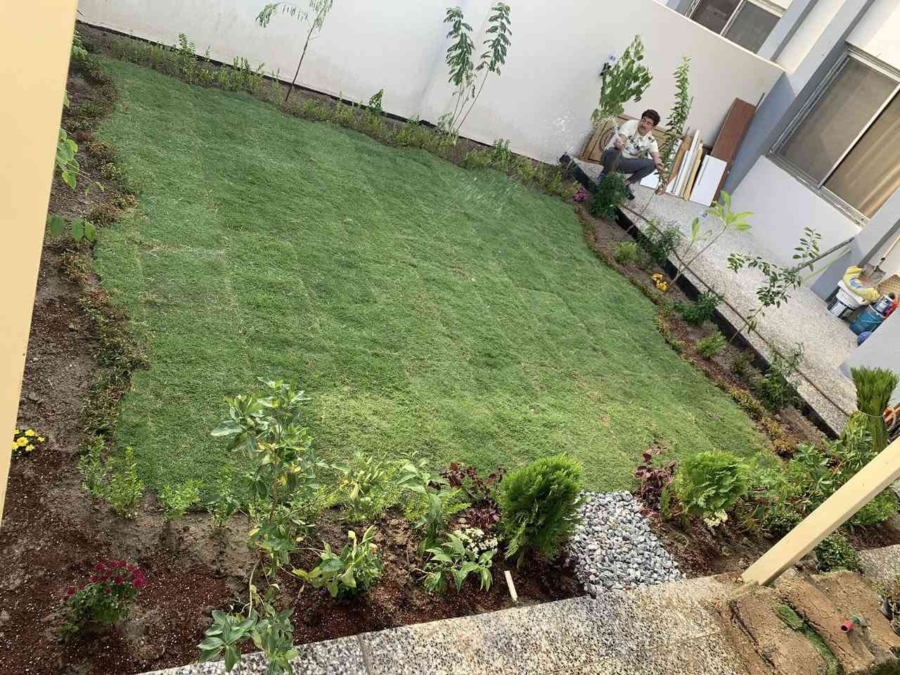 السلام عليكم ورحمة الله وبركاته 🤍
اني عندي مشتل بغداد حي الجهاد وعندي كادر لعمل الحدائق المنزليه والادامة ايضاً هذا جزء من عمل الكادر مالتي في مجمع النجمة السكني عمل الحديقة يتضمن :
١-مكافحة مجانية للارضة والحشرات 🪱🪳
٢-هدية من المشتل نوعيتين زرع🪴💐
٣-اول عمليه ادامة ومتابعه بعد العمل تكون مجانية 🪏🪜
العمل يتضمن:
١- فحص التربه وتهيئتها للزراعه  
٢-وضع الاسمدة اللازمة حسب النبات 
٣-زراعة النباتات 
٤-عمل لاين حسب طلب الزبون ديكور او زرع طبيعي
٥-زراعه الثيل حسب بيئة الحديقه ووضع الاسمده اللازمة ايضاً
للاستفسار التواصل خاص او على الرقم :***********
