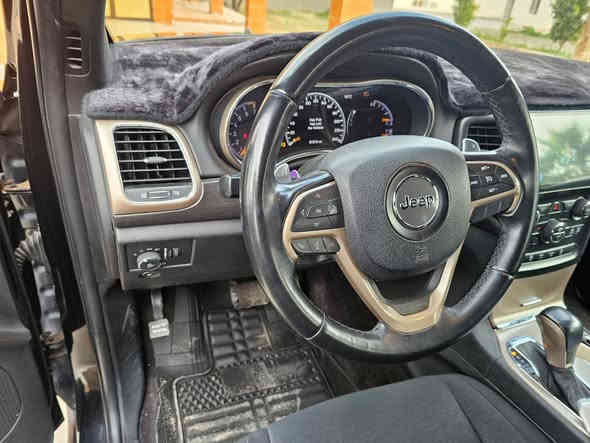 جيب لاريدو ٢٠١٦ كلين تايتل ما بي قطرة صبغ سنويه ورقم كله  جديد صدر امامي خلفي كله جديد ٤ تايرات كله جديد  كير ومحرك 6V شرط لا صرف لا بخار ماشي 87 ميل فور ويل السياره جديده 
***********
