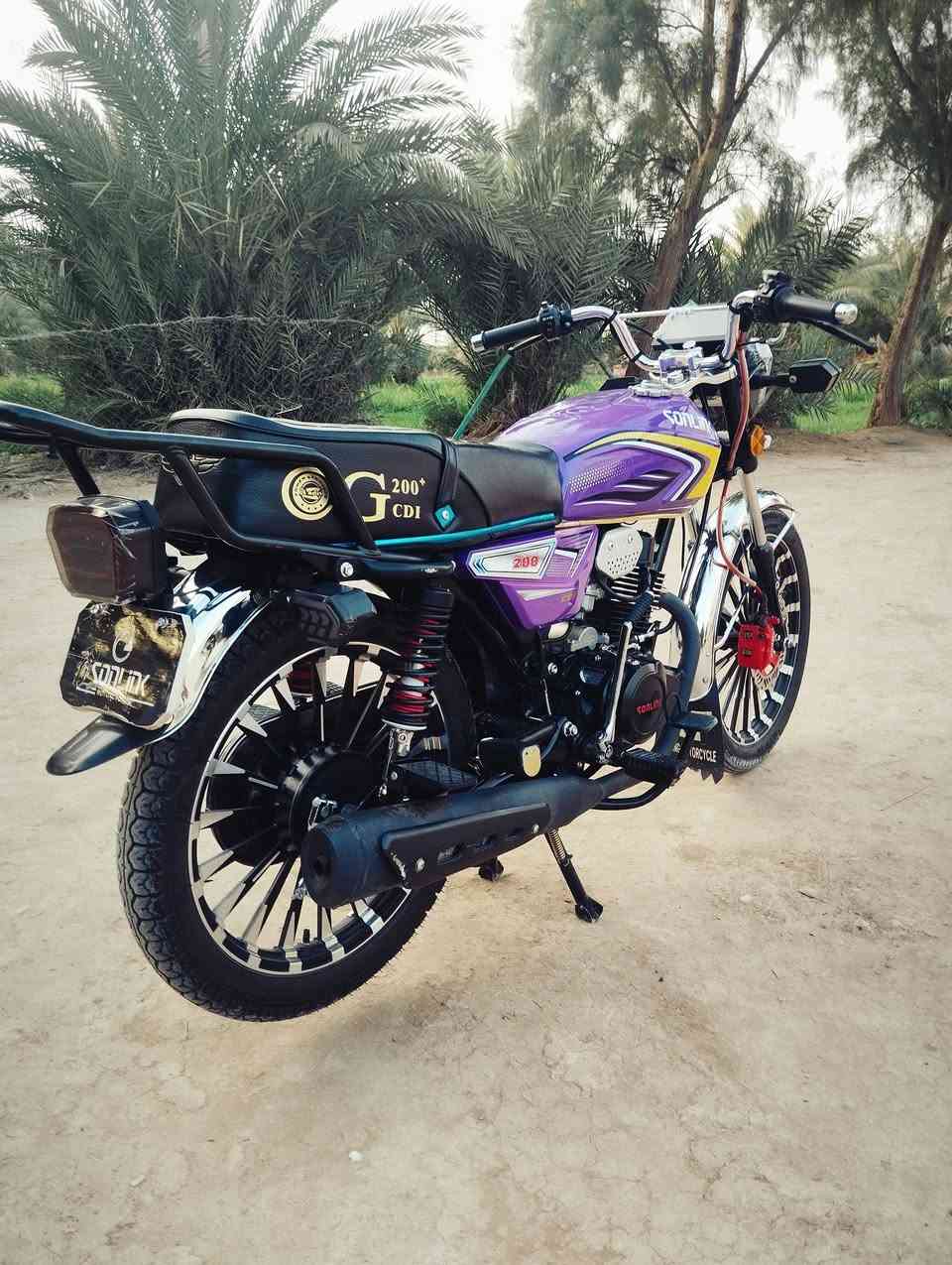 سلام عليكم دراجه سيفان ضاقطه وزنجيل للبيع كفاله عامه بوضع الشركه دراجه جديده اخت الزيرو مكان الدراجه واسط العزيزيه السعر اتصل ***********
