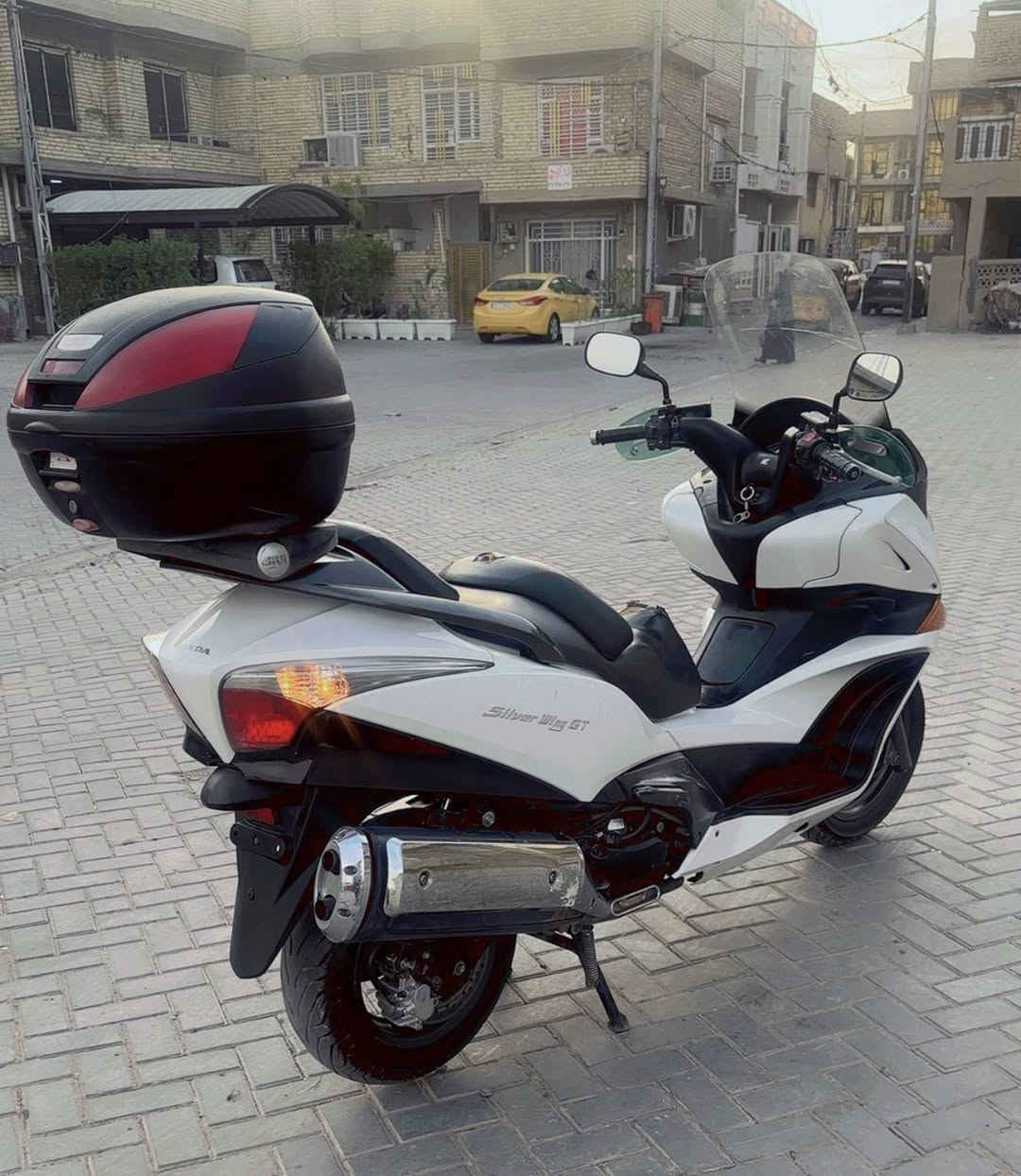 السلام عليكم
دراجه سلفر ونج جيتي 400 
مكينه كلجات كهربائيات مكفوله جي بي اس جنطه تايرات نظيفه السعر 14 ورقه مكاني بغداد حي اور ***********
