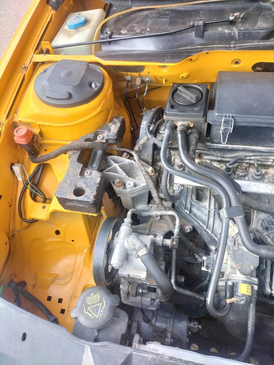 للبيع بيجو بارص مديل 2018  سياره جديده كير محرك تبريد مكفولات تخم تاير جديد باتري جديد شاشه تحكم استيرن ويل كب كهربائيات كله شغاله غرفه جديده سعر 55 مع مجال بسيط ***********
