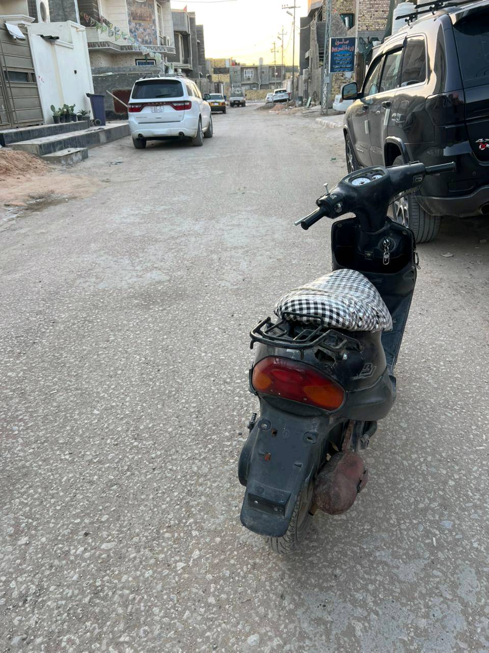 السلام عليكم دراجه بيجي تسع زروف الدراجه كهربائيات كله شغاله ما عدة السلف ميشتغل لدراجه خير من الله محرك ناعم شلعه معدل لدراجه بلادي لسعر 200 وبيه مجال حك الجيه المكان شارع 80 مقابيل مول نون
شنو سعر البيع؟: 
200000
وين موقعك للمعاينة؟: 
شارع 80 مقابيل مول نون
