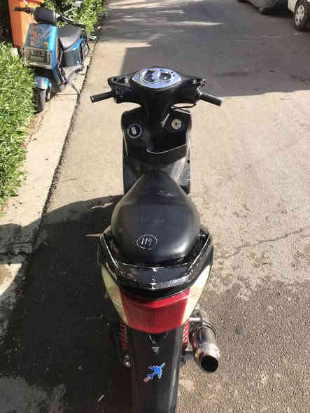 سلام عليكم دراجه سكنس فحل  للبيع  سرعه ١٤٠ صالنصه  رياضي ستان كهرباء الدراجه مثل مموضحه بل صوره    *********** بي واتساب مكاني الحريه الدولعي 🖤
